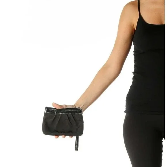 Coach Signature Jacquard Wristlet Clutch Black Patent Trim Red Lining - Picture 3 of 3